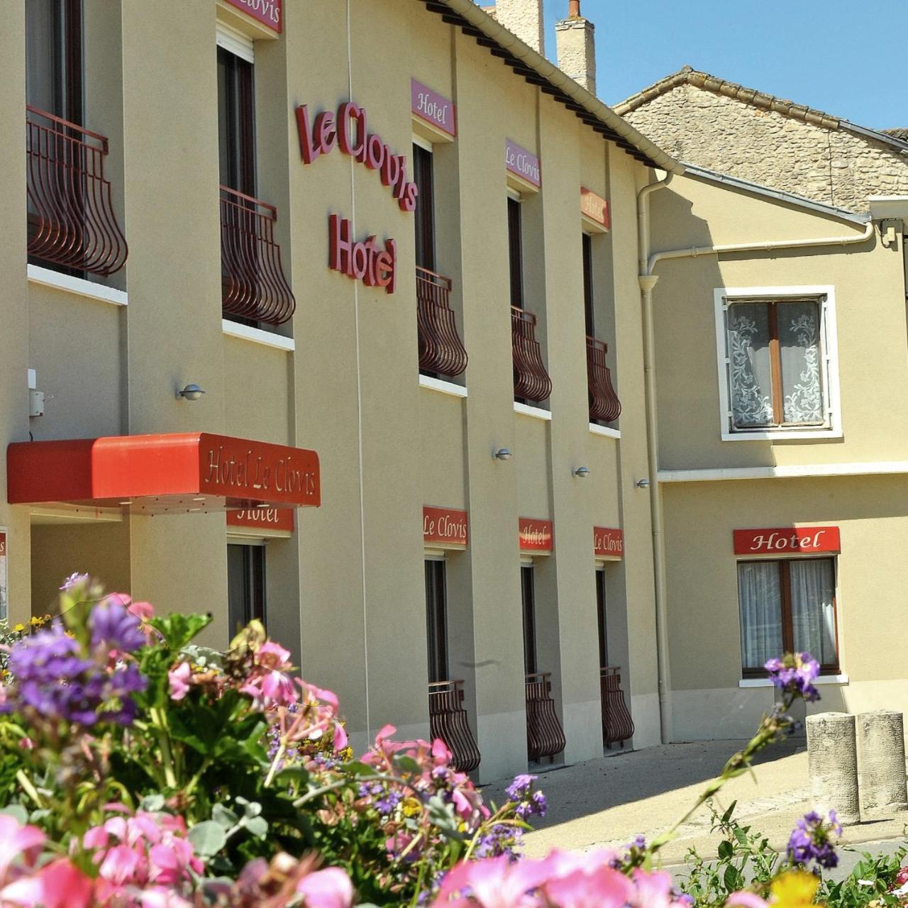 Hotel Logis & Restaurant Le Cheval Blanc Et Clovis