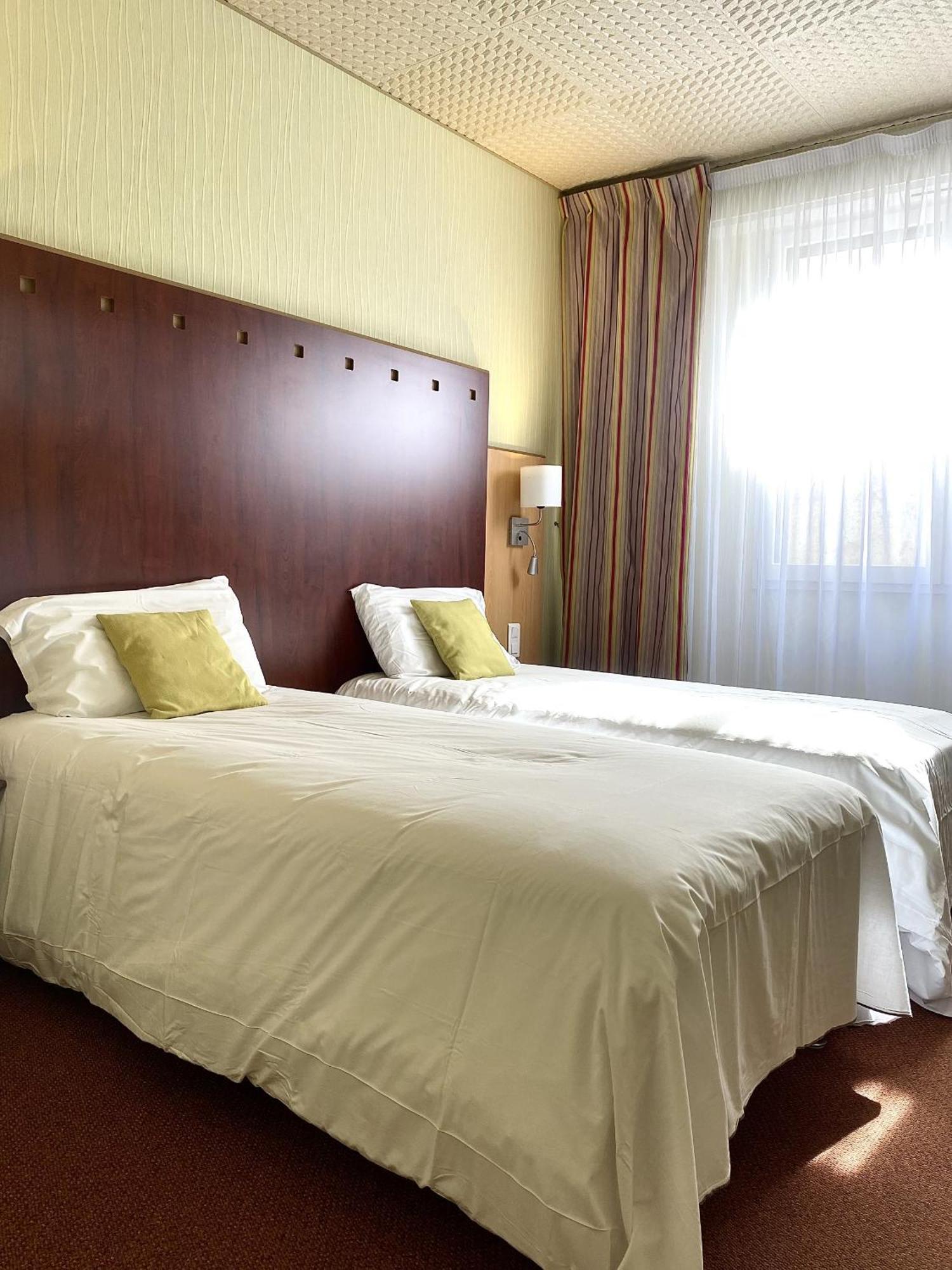 Logis & Restaurant Le Cheval Blanc Et Clovis Hotel